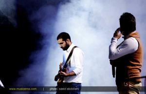 «بابک جهانبخش» در جشنواره موسیقی فجر روی صحنه رفت 