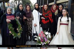 اجرای گروه موسیقی «مهرنوا» به سرپرستی نازلی بخشایش و با همراهی پری زنگنه - بهمن 1394